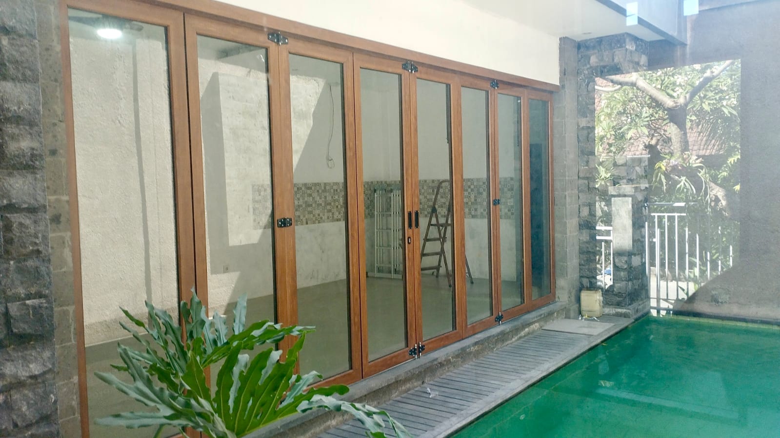 Pintu folding upvc conch